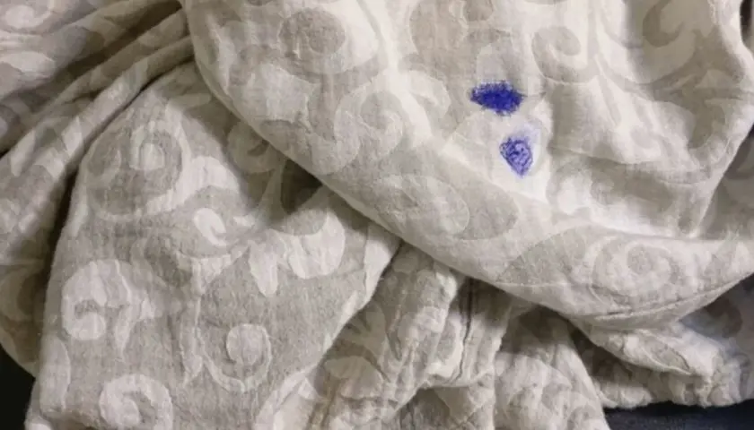 Skuteczne sposoby na to, czym zmyć marker z bluzy bez uszkodzeń
