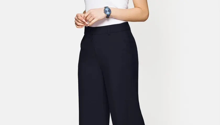 Jak uniknąć faux pas? Idealny outfit na imprezę firmową dla każdego dress code