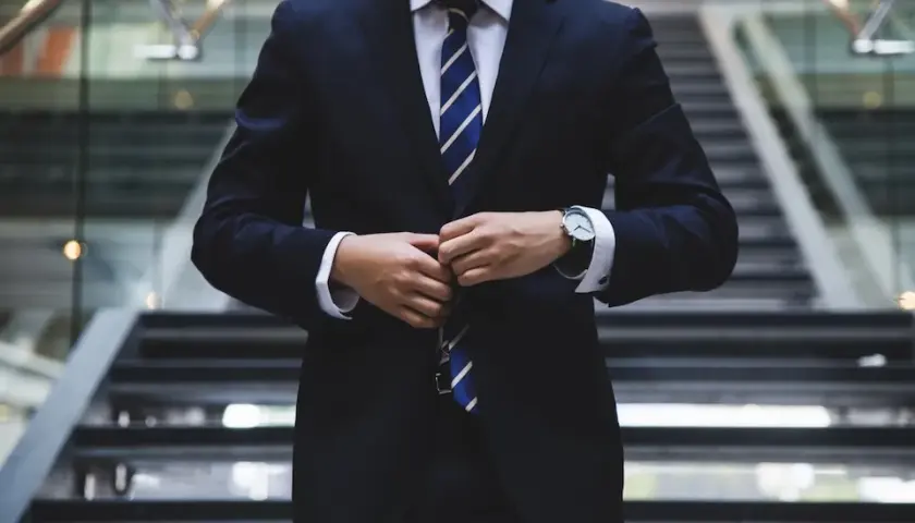 Jaka koszula do krawata? Odkryj idealne połączenia na każdą okazję